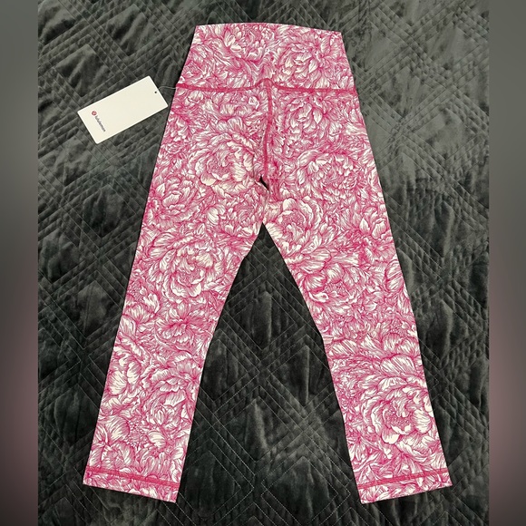 Lululemon - Wunder Under Crop High Rise - NWT size 4 - Picture 3 of 4